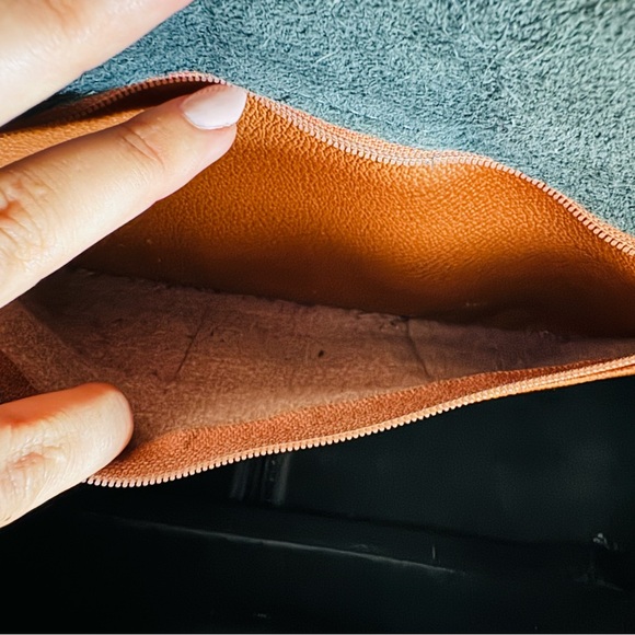 VINTAGE DOONEY BOURKE Black Cognac Brown Leather Gold Metal Crossbody Purse Bag - Picture 15 of 16